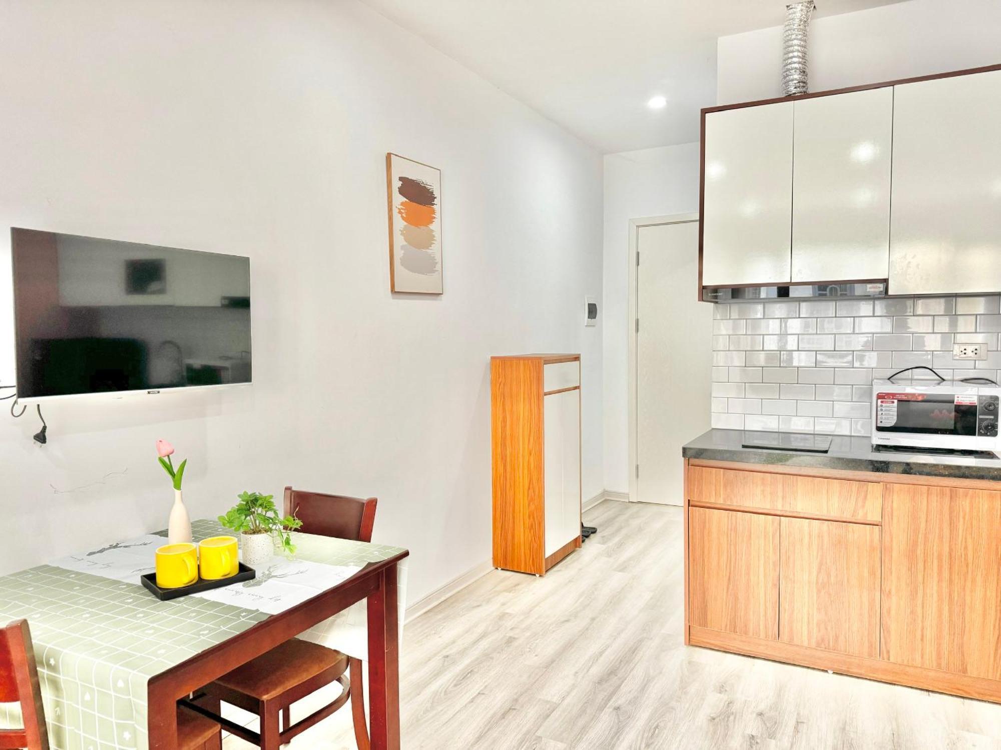 Modern & Comfy Apartment Hanoi Exterior foto